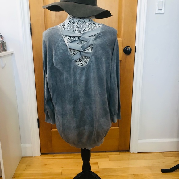 Gray ribbon sweater and gray floppy felt hat - Picture 2 of 4
